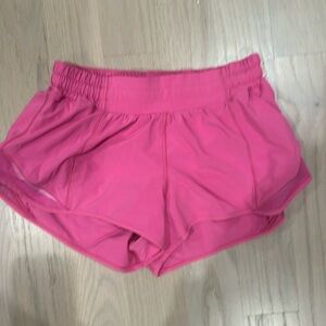 Lululemon Hotty Hot Low-Rise Lined Short 2.5"